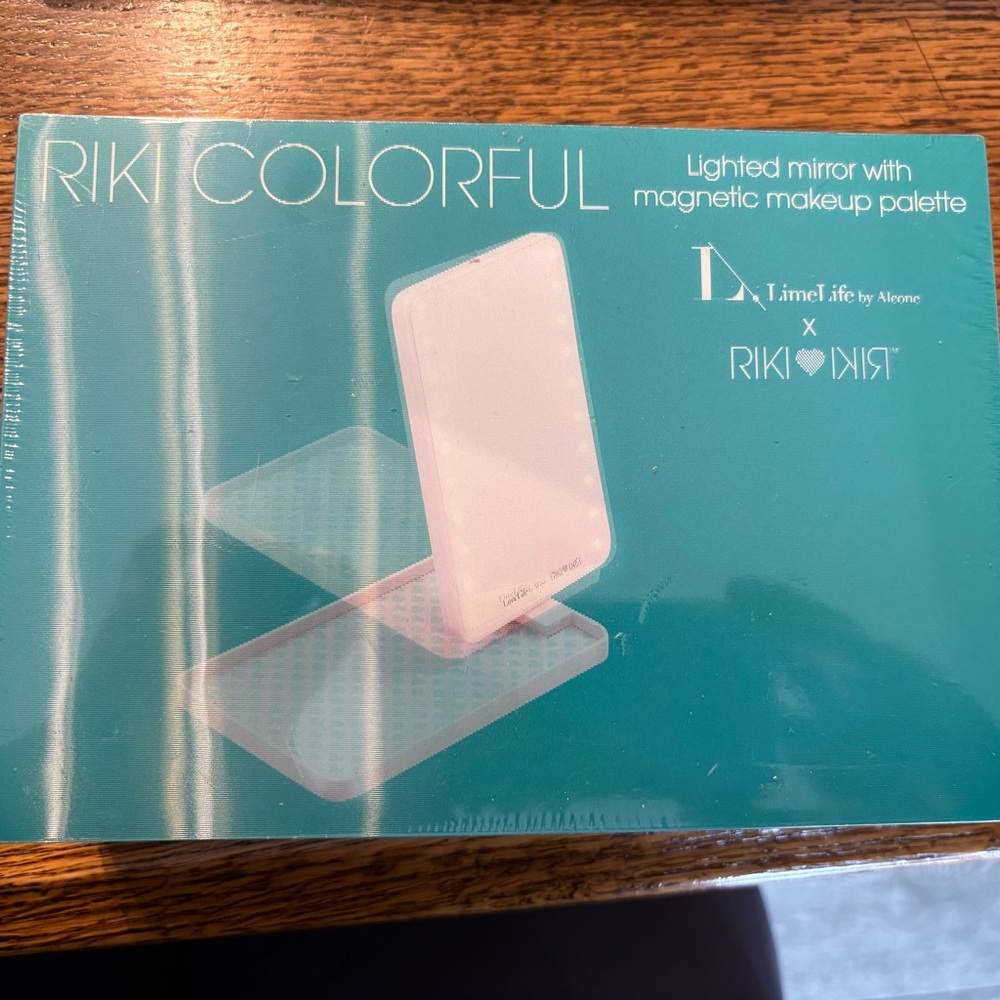 Customizable Magnetic Makeup Palette with Mirror and Lights